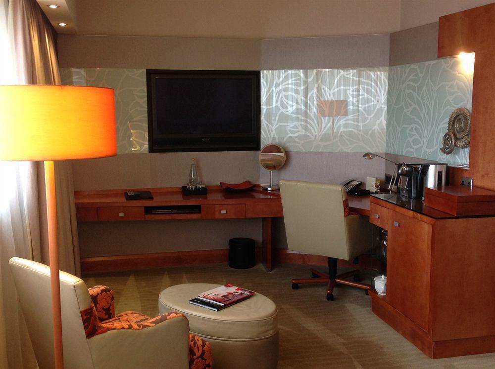Intercontinental Johannesburg Sandton Towers, An Ihg Hotel Bagian luar foto